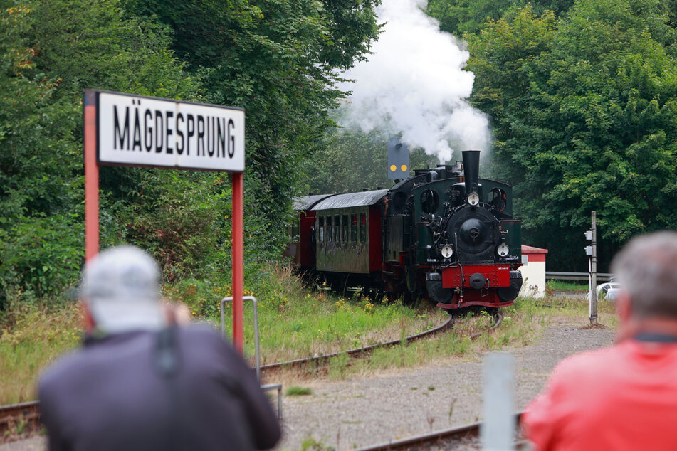 Ein Highlight der Veranstaltung ist die 125 Jahre alte Dampflok "Hoya".