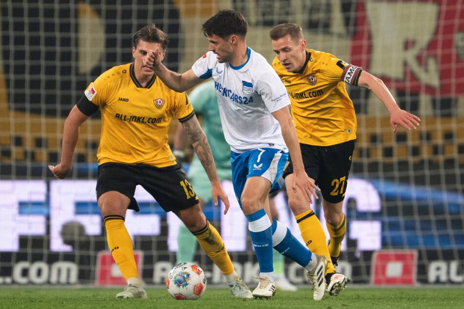 Herthas Josip Brekalo (27, M.) hat im Spiel gegen Dynamo Dresden die Rote Karte gesehen.