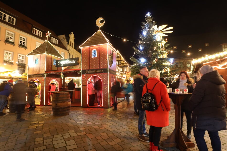 Der Weihnachtsmarkt in Quedlinburg musste aufgrund der anhaltenden Pandemie vorzeitig beendet werden. Mittlerweile sinken die Fallzahlen in Sachsen-Anhalt zumindest wieder.