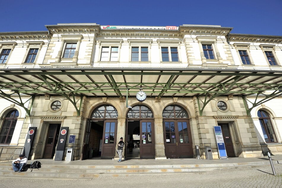 Der Chemnitzer Hauptbahnhof wird am Sonntag Anlaufpunkt vieler Fußballfans sein. (Archivbild)