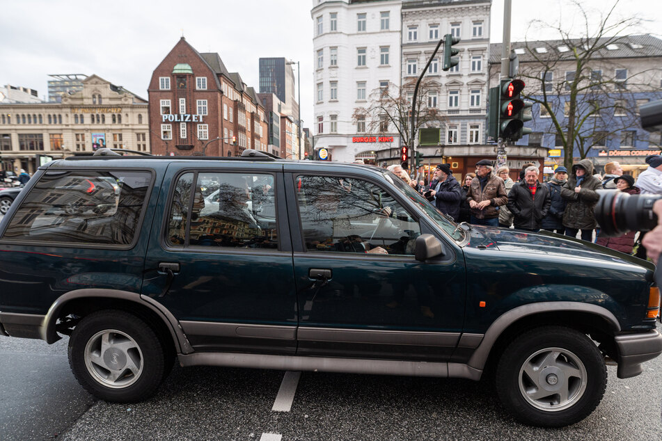 Der Ford ist zugunsten des Michels versteigert worden.