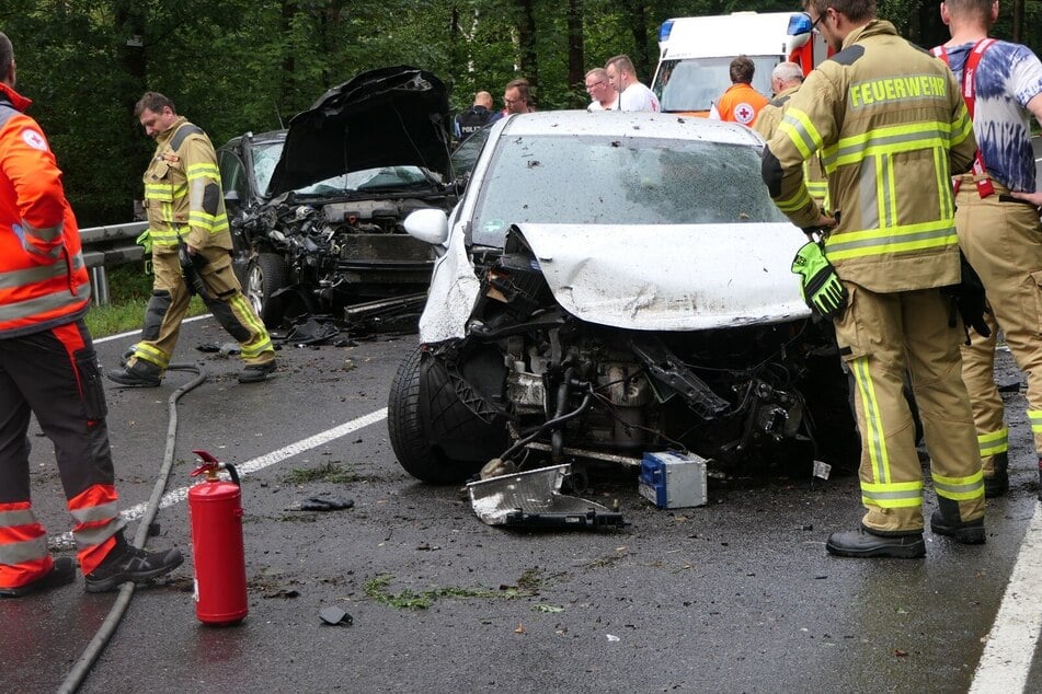 Auf der B107 zwischen Grimma und Trebsen hat sich am Samstagnachmittag ein schwerer Verkehrsunfall ereignet.