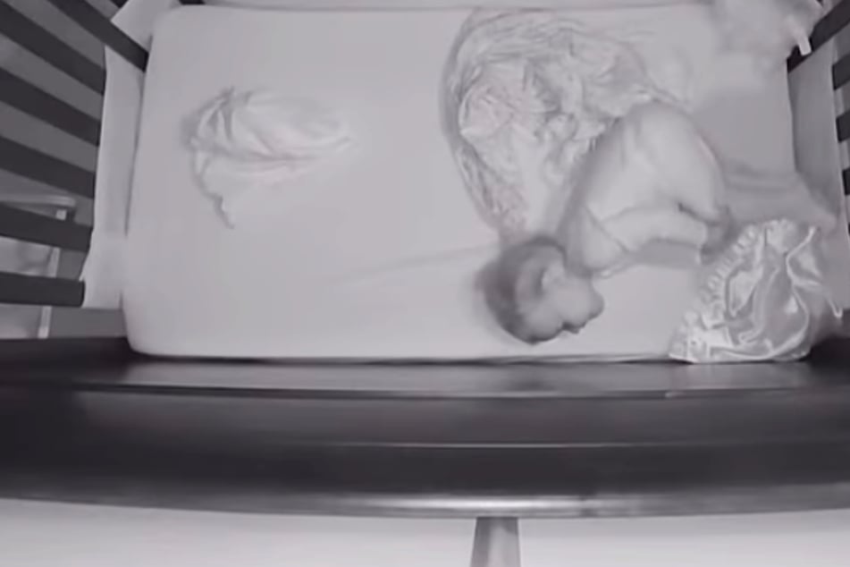 Mutter traut ihren Ohren kaum, als sie hört, was kleine Tochter durchs Babyfon ruft