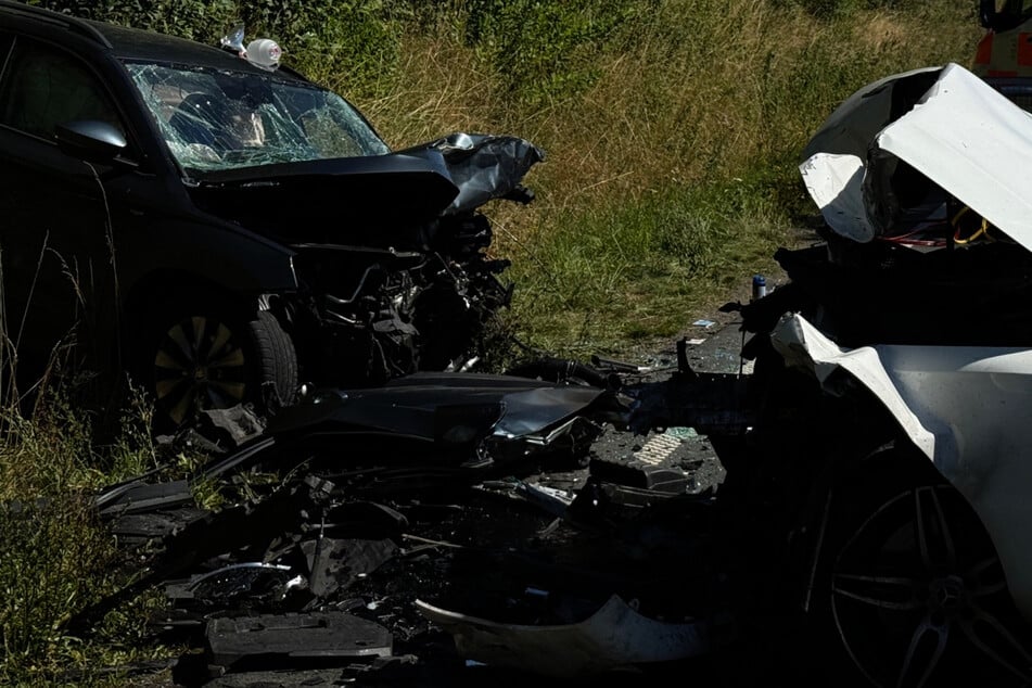 Beide Autofahrer erlitten bei dem Unfall schwere Verletzungen.