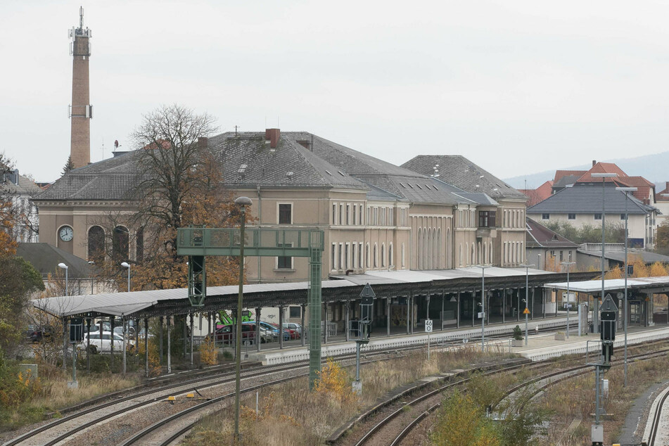 Ein 37-jähriger Deutscher ist am Bahnhof Bautzen durchgedreht. Nur unter Zwang konnte die Polizei ihn stoppen. (Symbolbild)