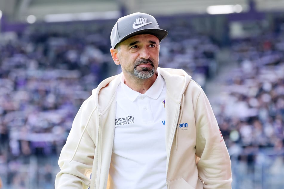 Aue-Coach Khvicha Shubitidze (52).