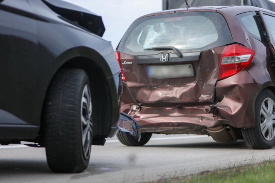 Unfall A72: Unfall auf A72: Skoda kracht in Honda, fünf Personen verletzt