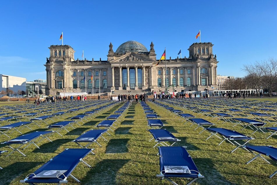 Am 19. Januar kämpften Betroffene mit einer stillen Protestaktion vor dem Bundestag für mehr Aufmerksamkeit.