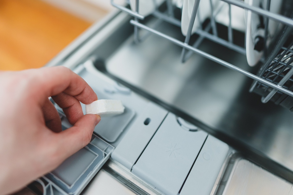 Tabs für die Spülmaschine enthalten oftmals umweltbelastende Stoffe.