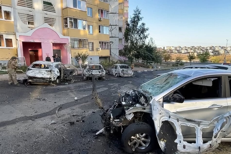 In der russischen Stadt Belgorod sind mehrere Autos ausgebrannt.