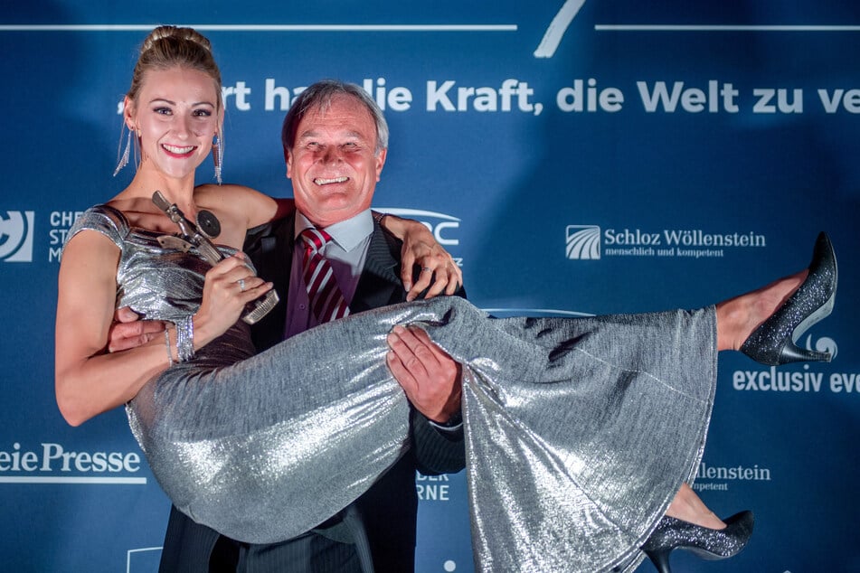 Beim Sport-CHEMMY feierten Kristin Gierisch und ihr Trainer Harry Marusch gemeinsam die Auszeichnung zur Sportlerin des Jahres 2018.
