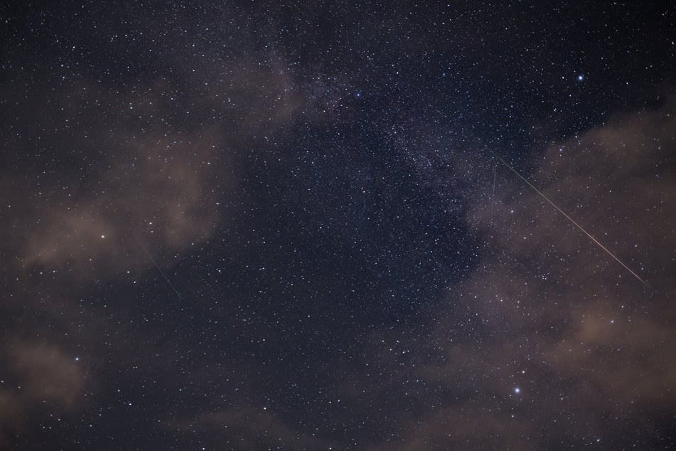 Der Perseidenschwarm ist bei klarem Himmel gut zu sehen. (Archivbild)