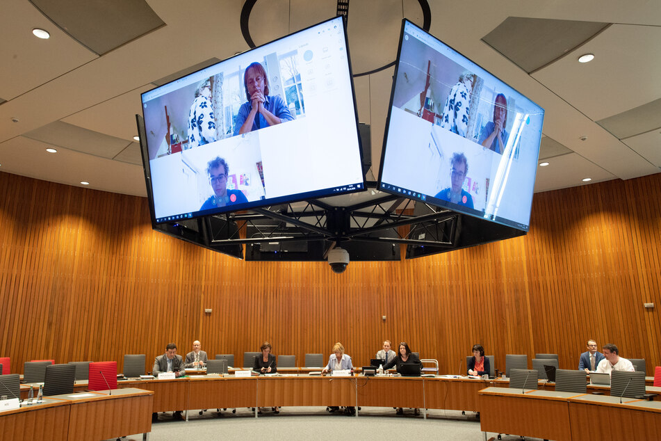 Der Schulausschuss tagte am Mittwoch im NRW-Landtag. Einige Mitglieder sind über Video zugeschaltet.