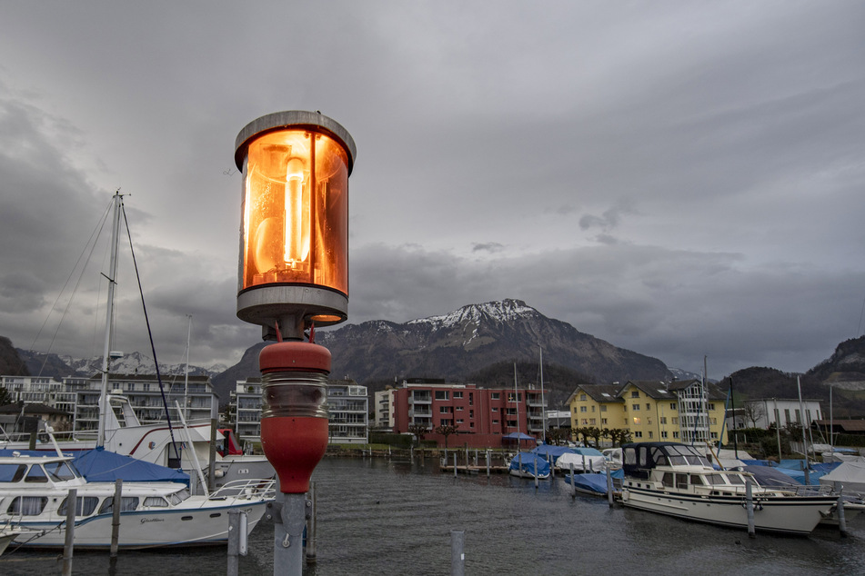 Der Bootshafen von Stansstad am Vierwaldstättersee. Für das Gebiet wurde nach Unwettern die höchste Gefahrenstufe ausgerufen.