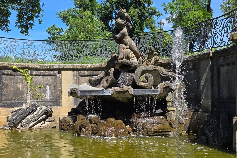 Beim Freistaat läuft's, wie auch dieser Brunnen am Brühlschen Garten zeigt.