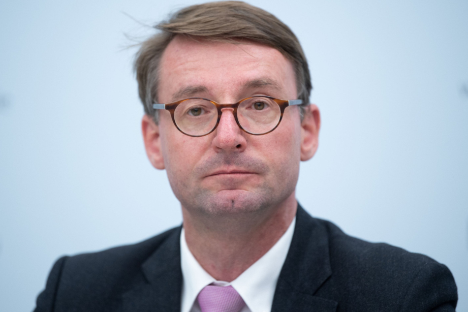 Sachsens Innenminister Roland Wöller (50, CDU) vereidigte im Januar dieses Jahres knapp 700 Anwärter.