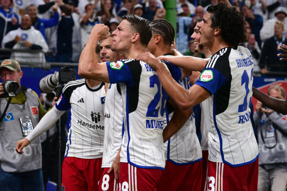 Jubel bei den HSV-Spielern: Die Rothosen haben sich durch den 1:0-Heimsieg im Spitzenspiel gegen Fortuna Düsseldorf zurückgemeldet.