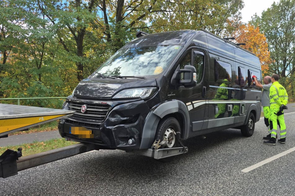 Verfolgungsjagd mit Wohnmobil: Zwei Polizisten verletzt