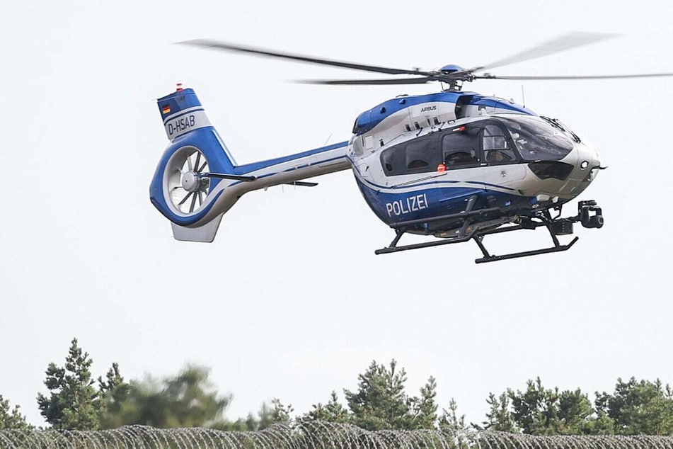 Unter anderem mit einem Hubschrauber wurde nach dem 11 Jahre alten Jungen nach dessen Schlauboot-Unfall auf der Lahn gesucht. (Symbolfoto)