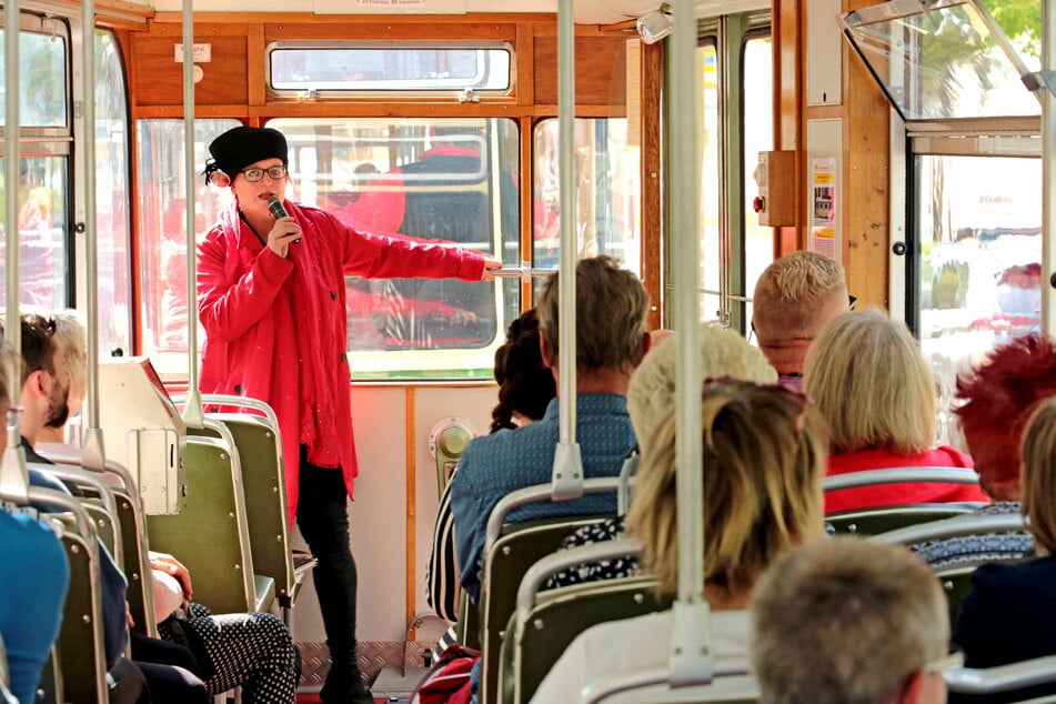 Am Samstag geht es mit einer originalen Gotha-Straßenbahn und spannenden Vorträgen durch die Stadt.