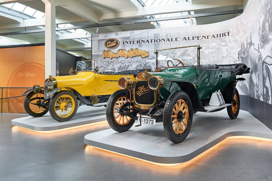 Das sind der Audi Alpensieger und Horch 12/28 PS aus dem Jahr 1911.