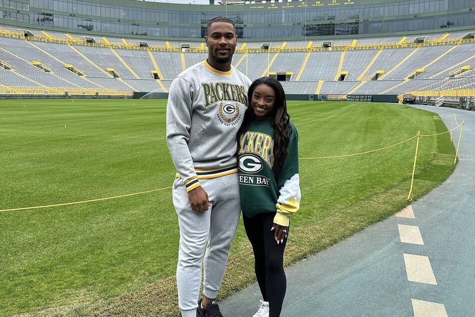 Since Jonathan Owens (l.) signed to the Green Pay Packers earlier this month, Simon Biles has been spending a lot of quality time with her husband and his new NFL family.
