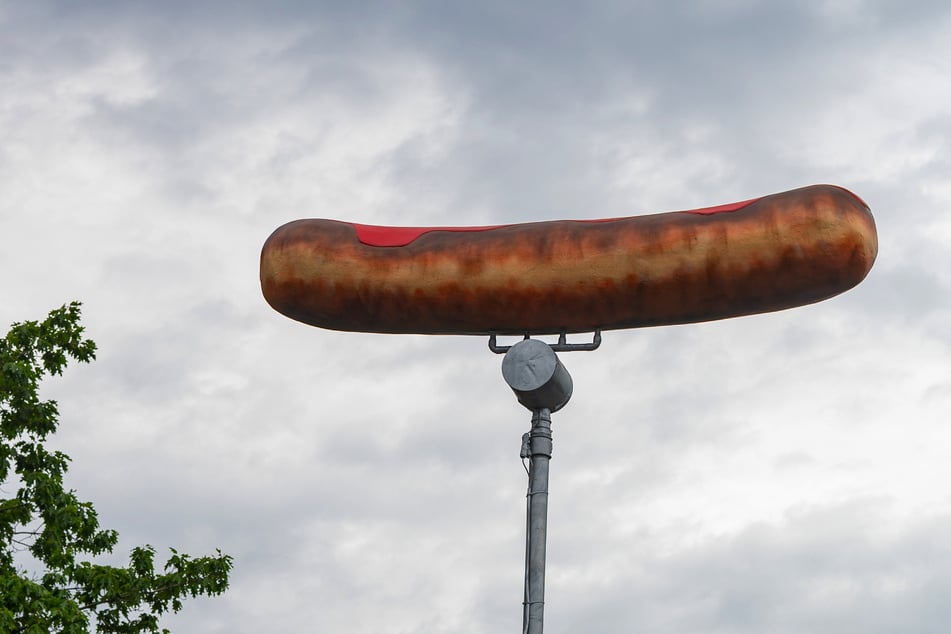Die Bratwurst ist über zwei Meter breit.