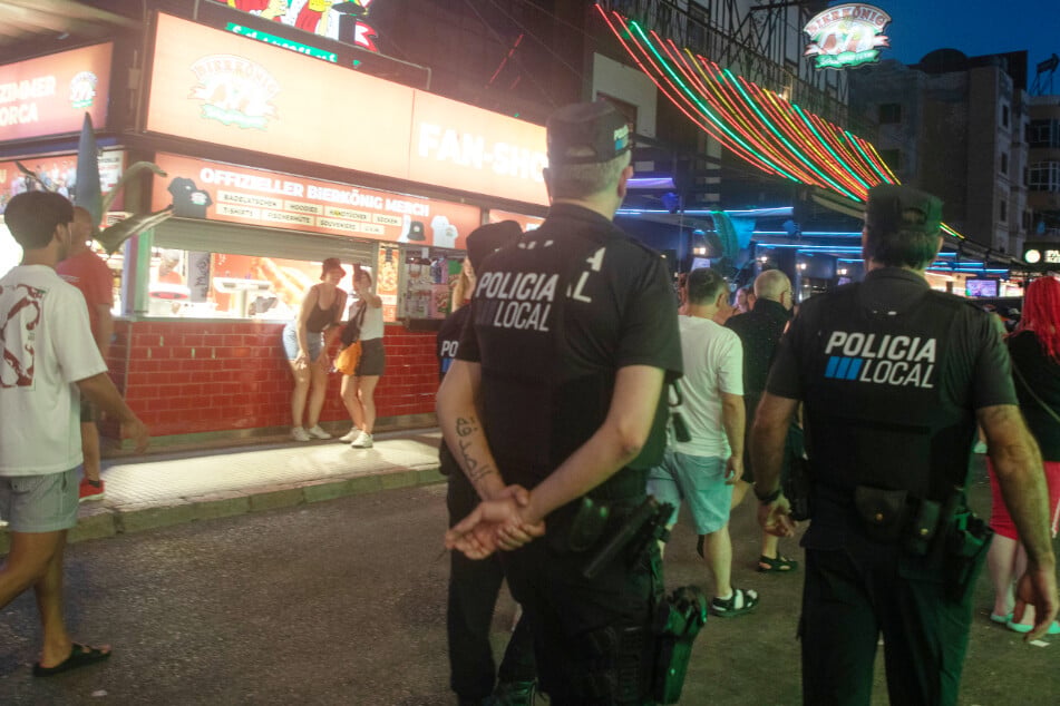 Polizeieinsatz auf Mallorca: Frau soll deutschen Urlauber in den Schritt gefasst haben