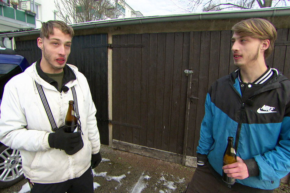 Die 18-jährigen Zwillinge Dominick (l.) und Patrick sind arbeitslos und alkoholabhängig.