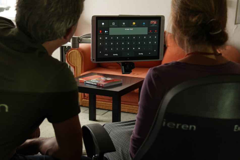 Mit den Eyetracking-Systemen kann man nur mit den Augen zum Beispiel eine Tastatur steuern.