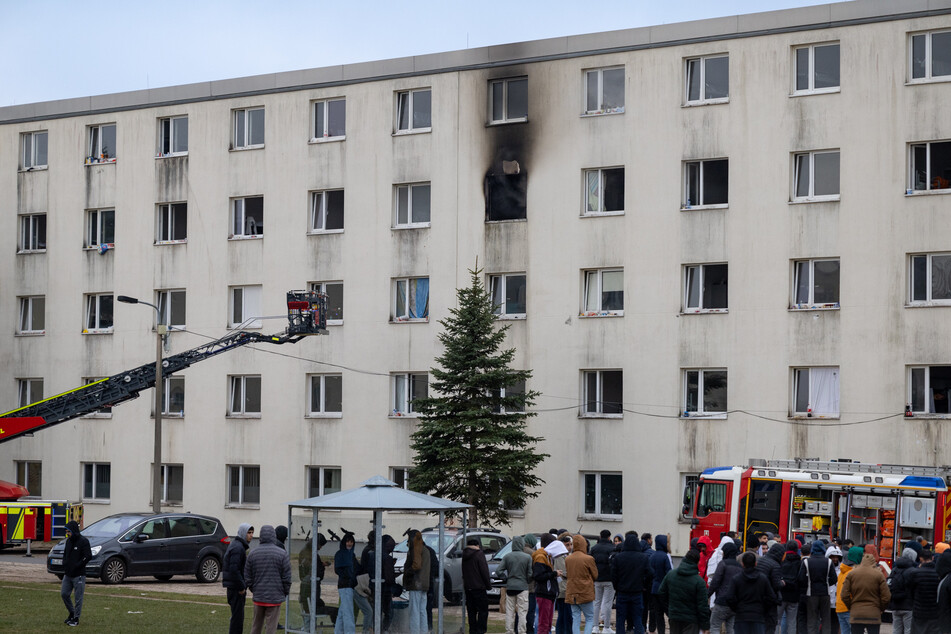Feuer im Flüchtlingsheim Suhl: Gebäude mit 500 Bewohnern evakuiert