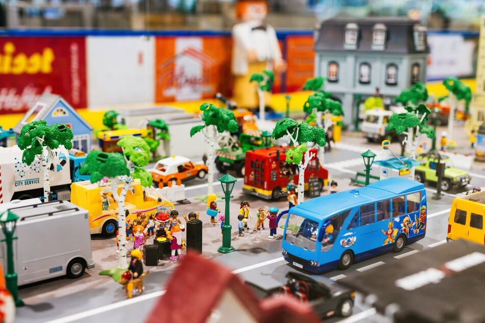 Die bunten Figuren von Playmobil werden künftig nur noch im Ausland produziert.