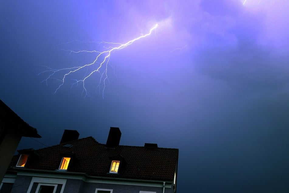Hagel, Orkanböen, dann Temperatursturz: Bayerns Sommer macht am Wochenende Pause