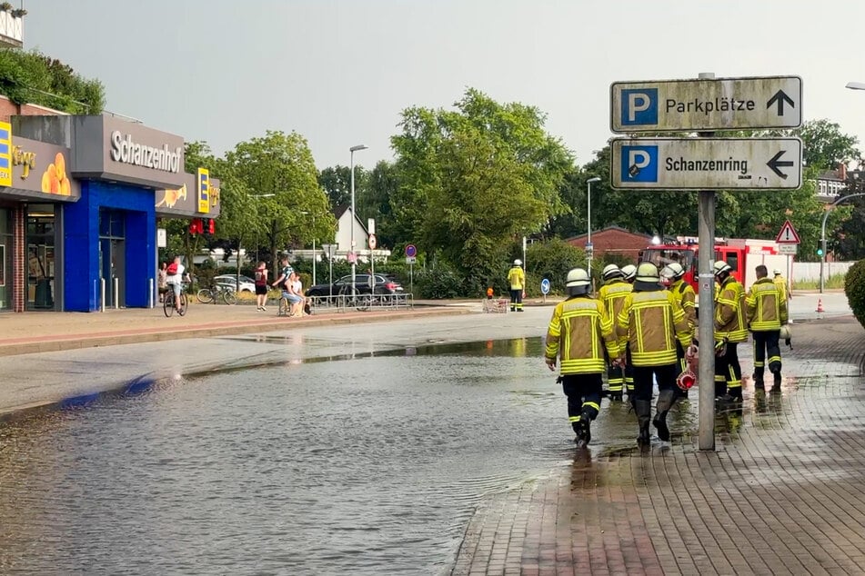 Ein Gewitter fegte am Samstag über Winsen (Luhe) und überschwemmte Straßen.