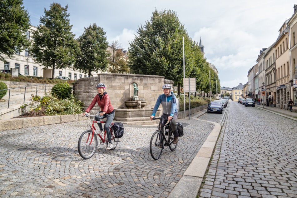 Radeln durch Markneukirchen: Im sächsischen Musikwinkel geht es über 100 Kilometer entlang des Musikantenradwegs.
