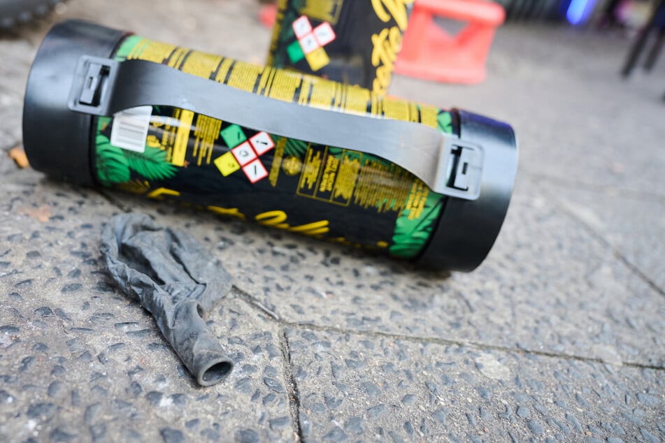 Lachgas soll für Kinder und Jugendliche künftig verboten werden.