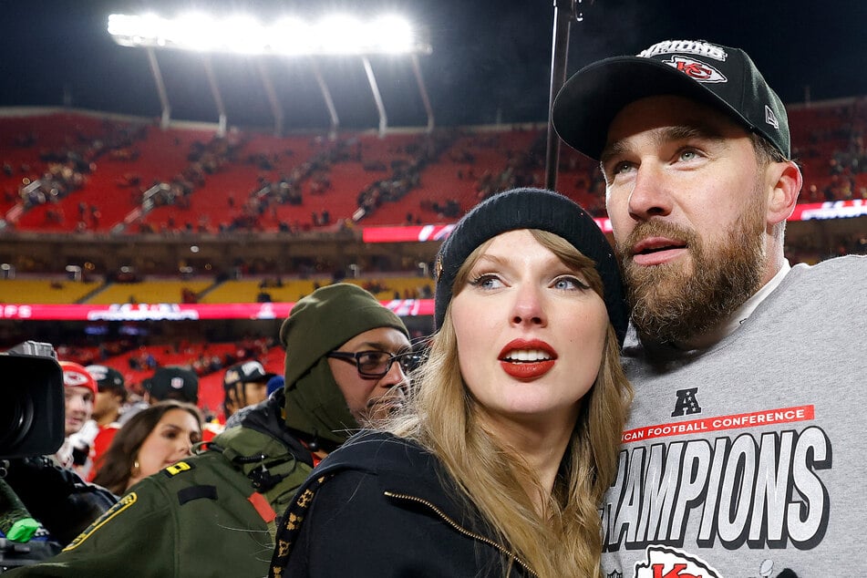 Taylor Swift fangirls over Travis Kelce with adorable podcast praise