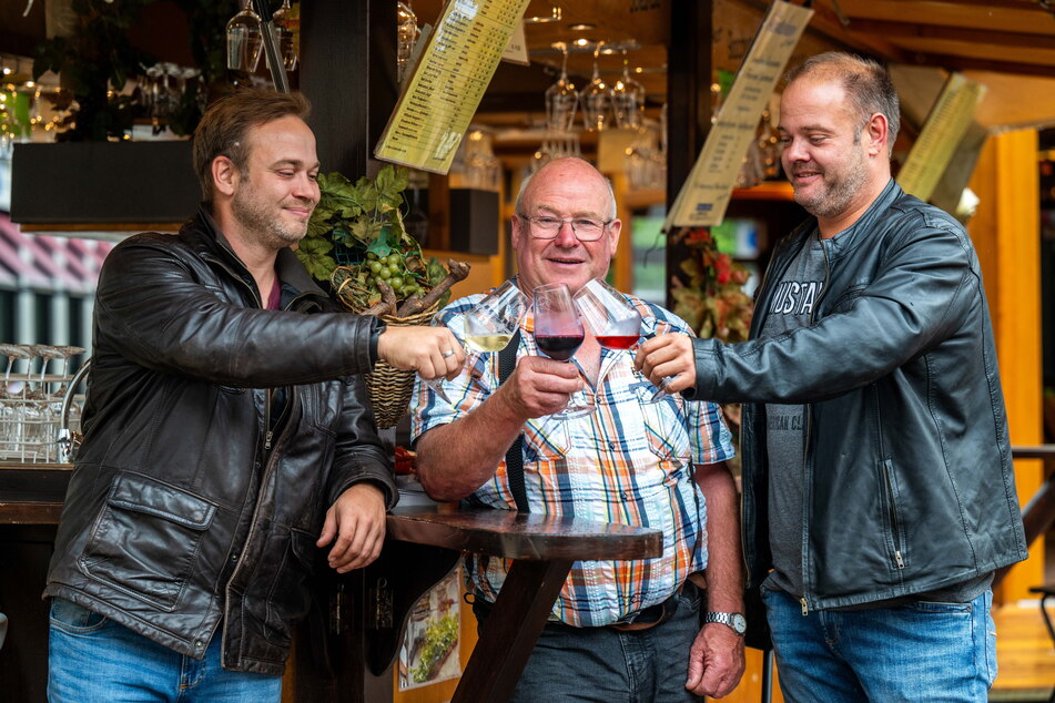 Weinfest-Urgestein Willibald Eckes (68, M.) gibt den Betrieb an seine Neffen Stefan (34, l.) und Michael Eckes (38) weiter.