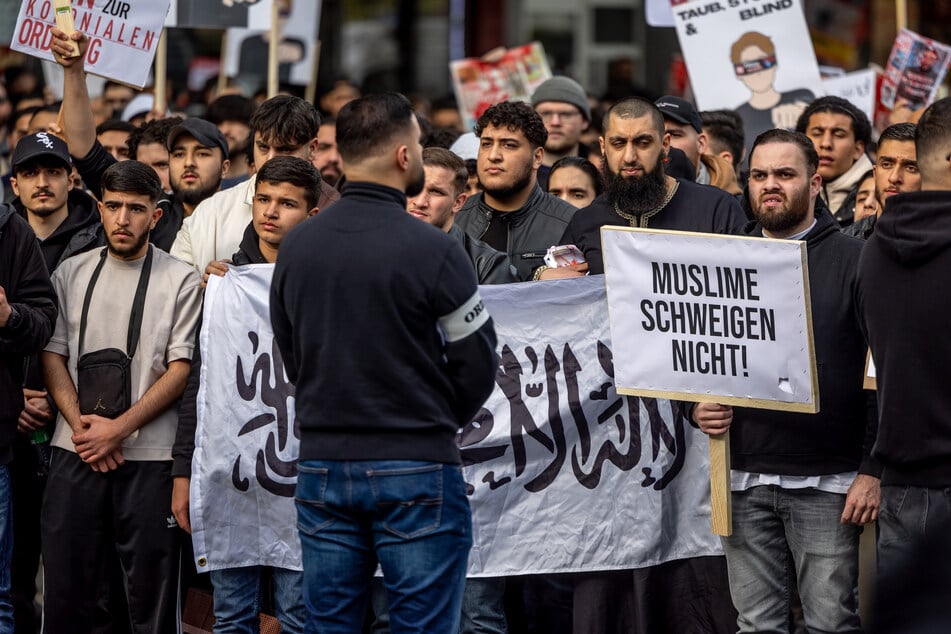 Teilnehmer einer Islamisten-Demo in Hamburg.