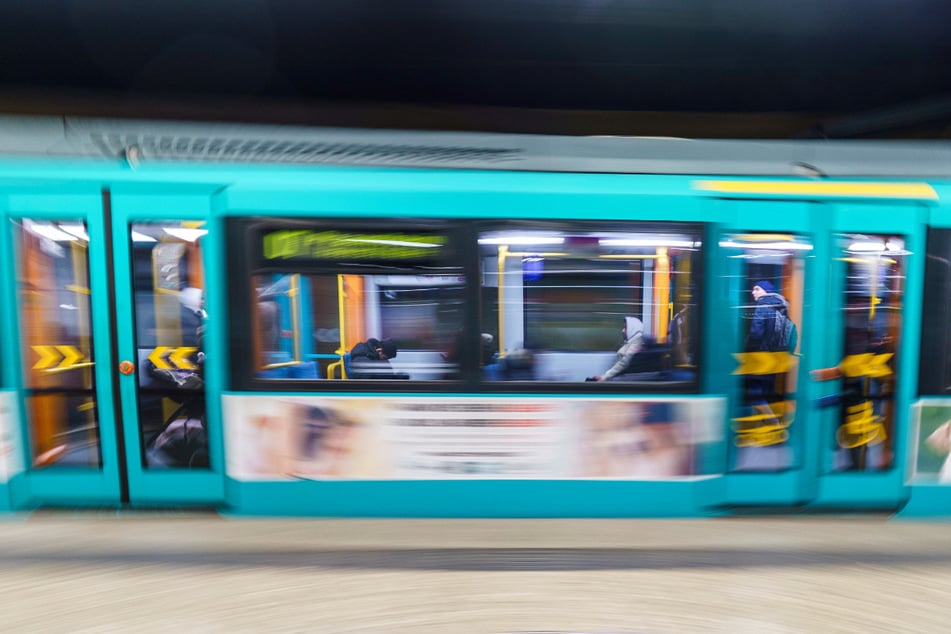 Die Frankfurter U-Bahn-Linien U2 und U8 fallen am Samstag von circa 8 bis 16 Uhr komplett aus. Die Linien U1, U3 und U9 fahren mit verändertem Fahrplan. (Archivbild)