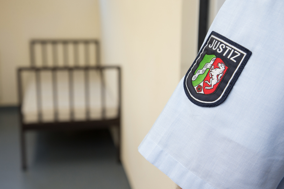 Auch in NRW-Gefängnissen gilt die neue Coronaschutz-Verordnung. Wer Inhaftierte besuchen will, muss selbst geimpft, genesen oder getestet sein.