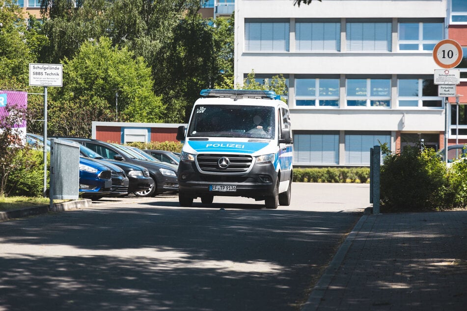 Polizeikräfte wurden zur SBBS Technik entsandt.