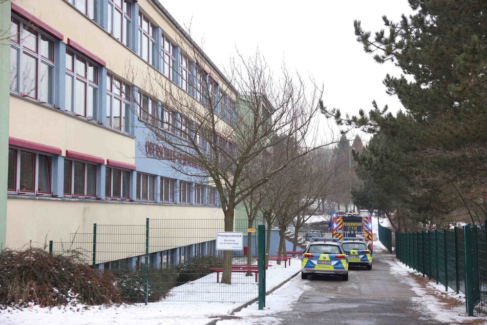 Polizei und Feuerwehr rückten zu Oberschule Gesundbrunnen Bautzen an.
