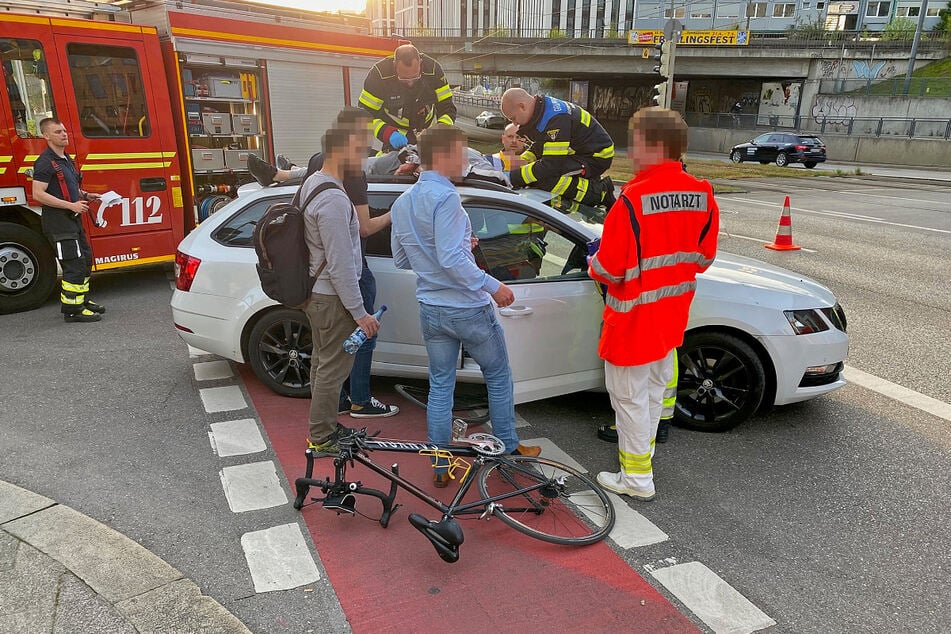 Unfall in München: Fahrradfahrer erleidet schwere Kopfverletzungen