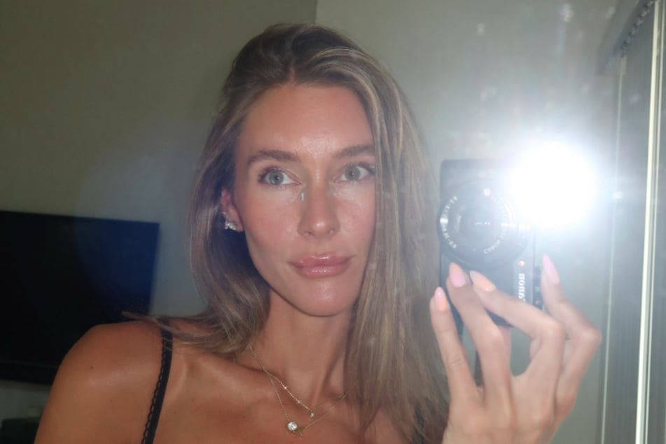 Bella Falcone könnte 27 Jahre alt sein - ist sie auch.
