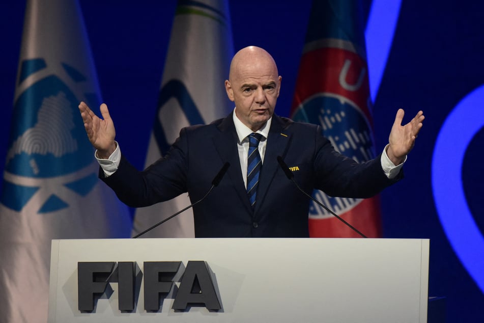 FIFA-Präsident Gianni Infantino (55) hat sich die Auslastung der Klub-WM wohl anders vorgestellt.