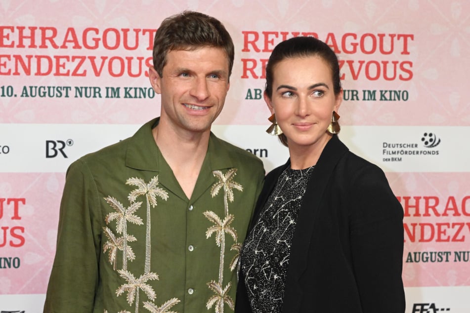 Thomas Müller und seine Frau Lisa (beide 36) feiern Weihnachten zusammen in Bayern.