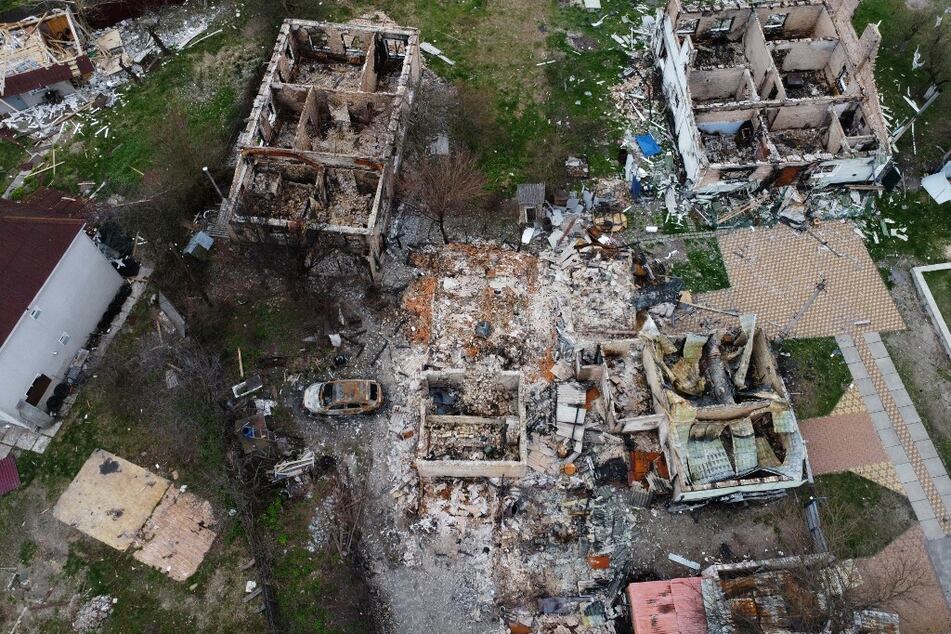 In der Kiewer Umgebung wurden zahlreiche Häuser zerstört und Menschen dabei getötet.
