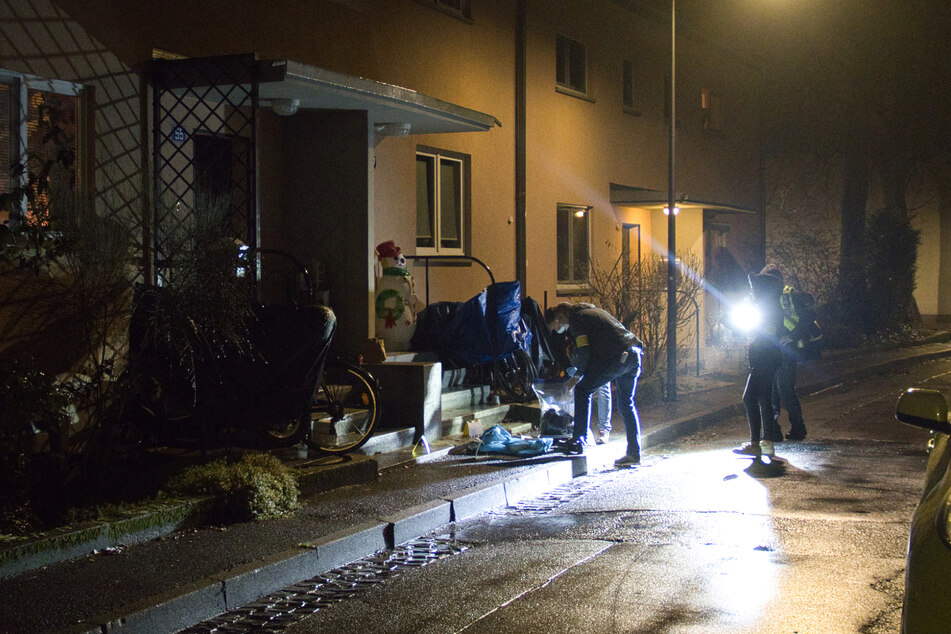 Die Spurensicherung der Polizei sicherte einen möglichen Tatort im Frankfurter Stadtteil Heddernheim.