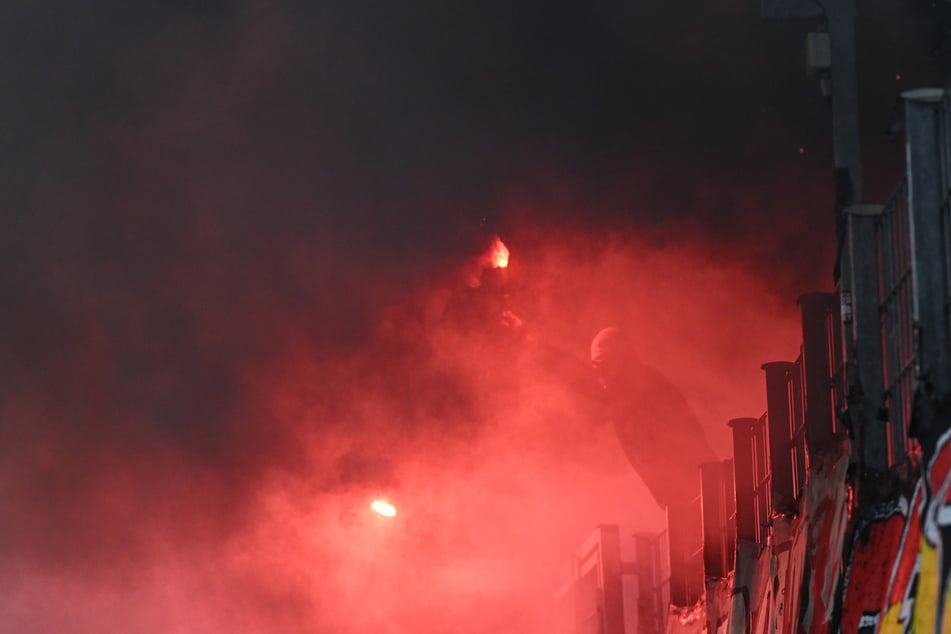 Die Ultras sind für Uli Hoeneß ein Dorn im Auge.